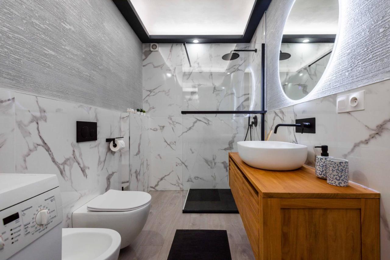 Maison Sur - Garage & Jardin Prive Apartment